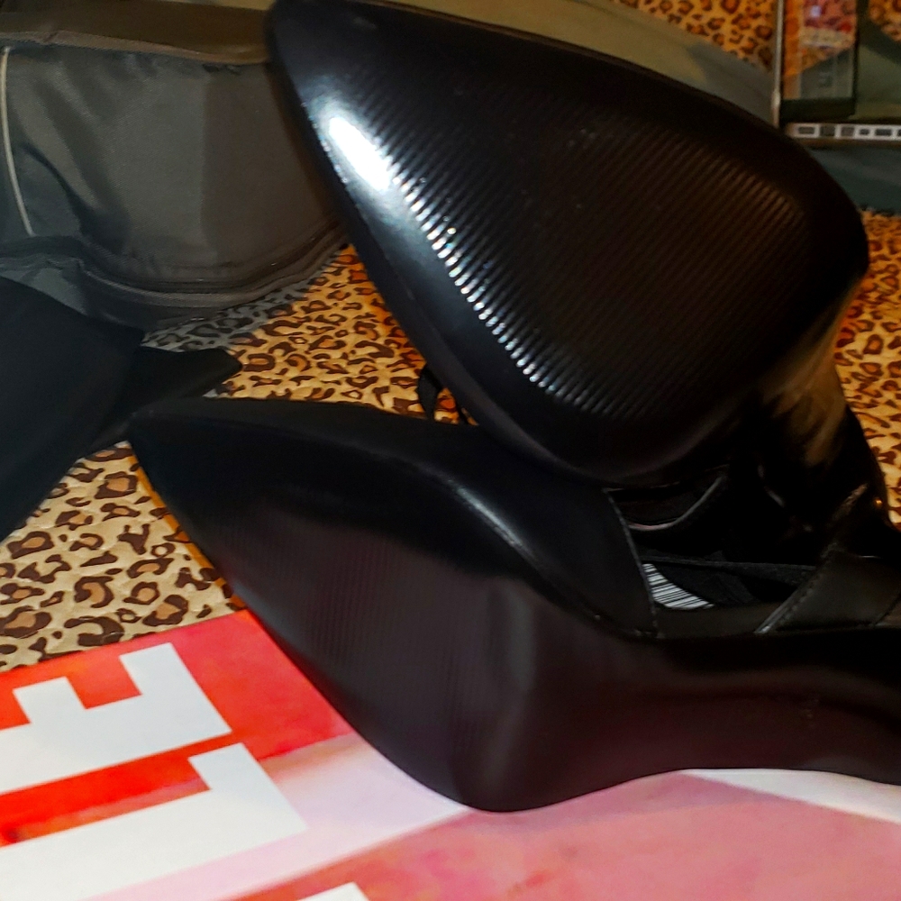cute pumps - Picture 3 of 7
